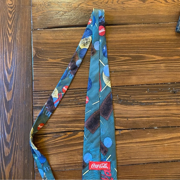 Coca Cola Multi Color Tie USA made - Picture 5 of 7